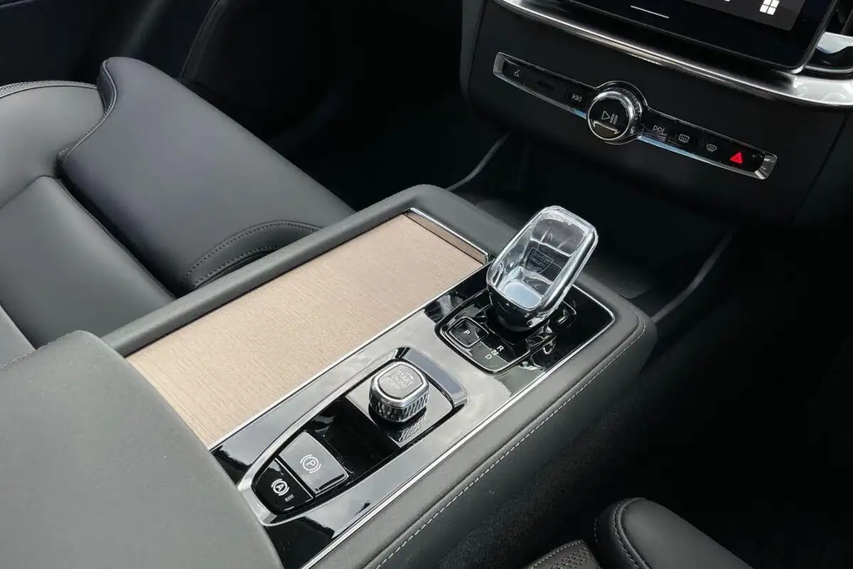 2025-volvo-xc90-20-b5-plus-big-46