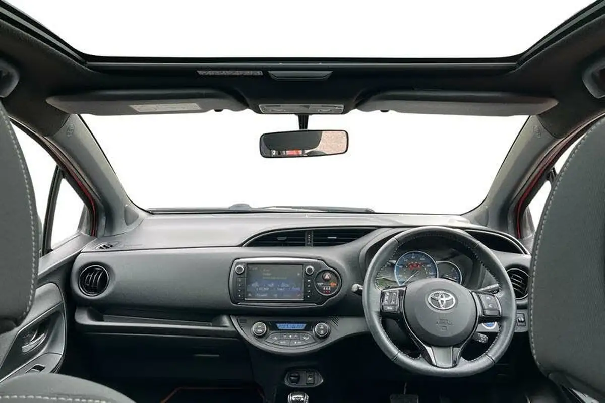 2016-toyota-yaris-15-vvt-i-orange-edition-hybrid-big-9