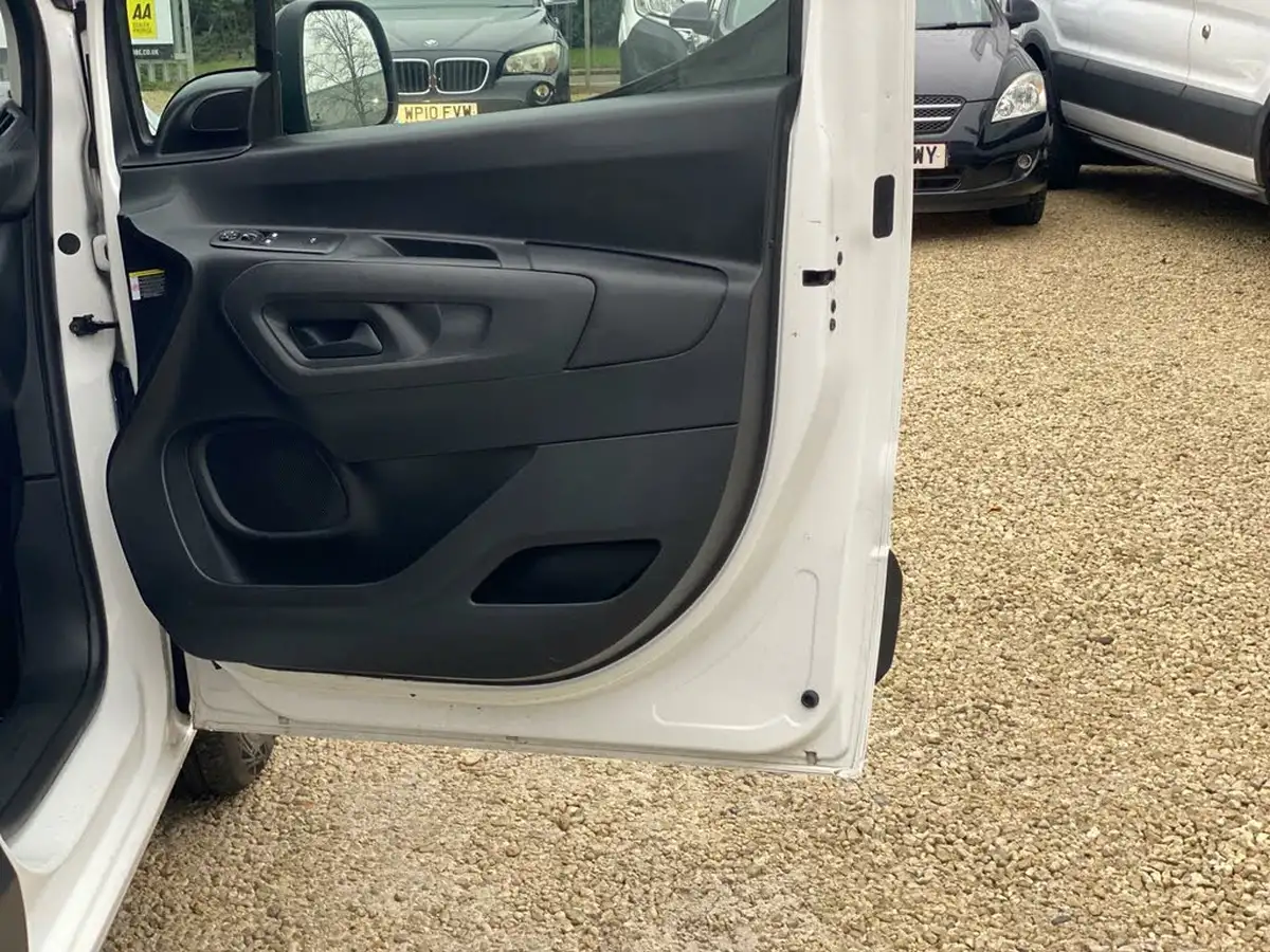 2019-citroen-berlingo-15bluehdi-1000-enterprise-100pseu6dt-e-panel-big-37
