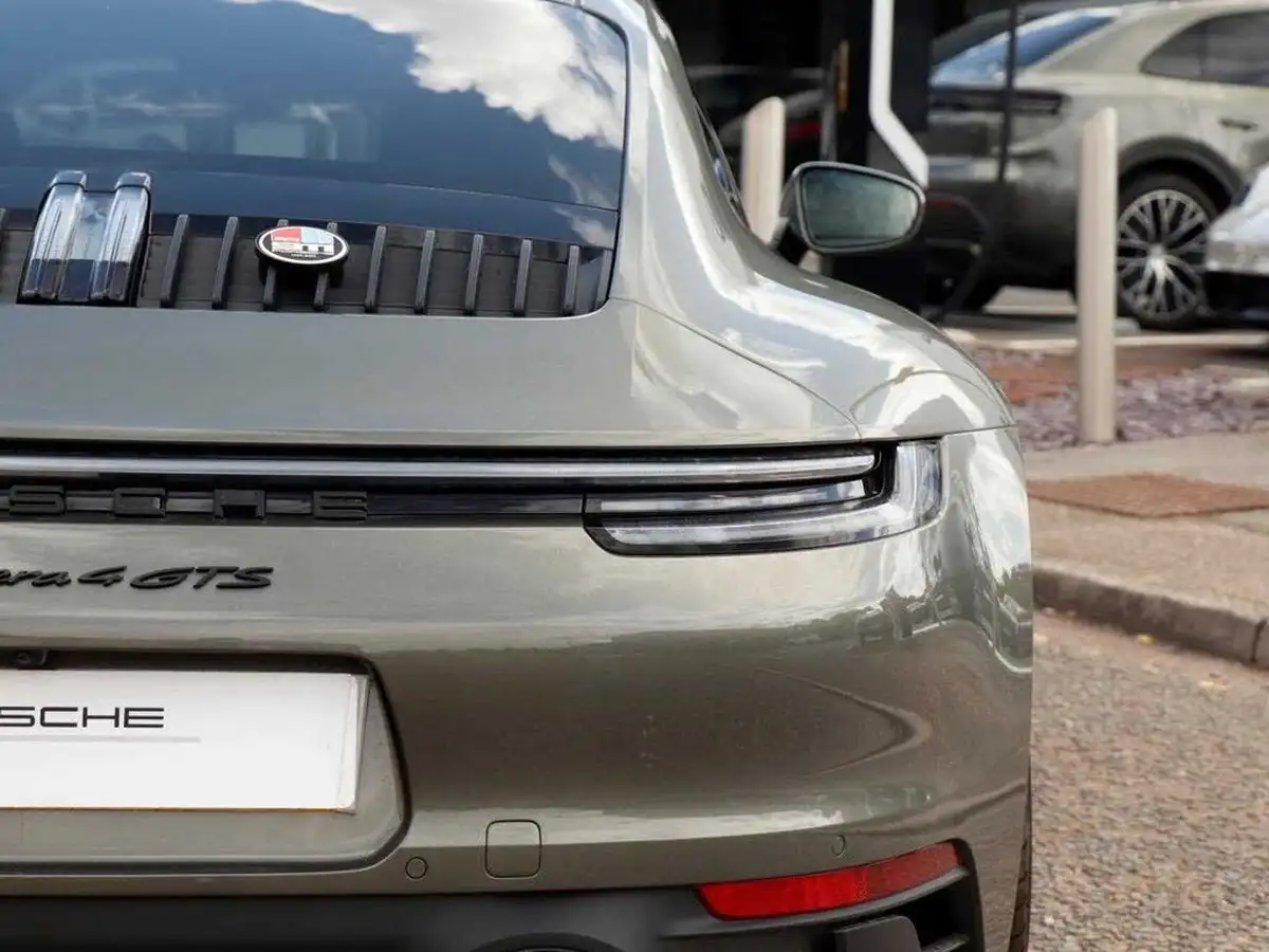 2022-porsche-911-30-carrera-4-gts-coupe-pdk-big-31