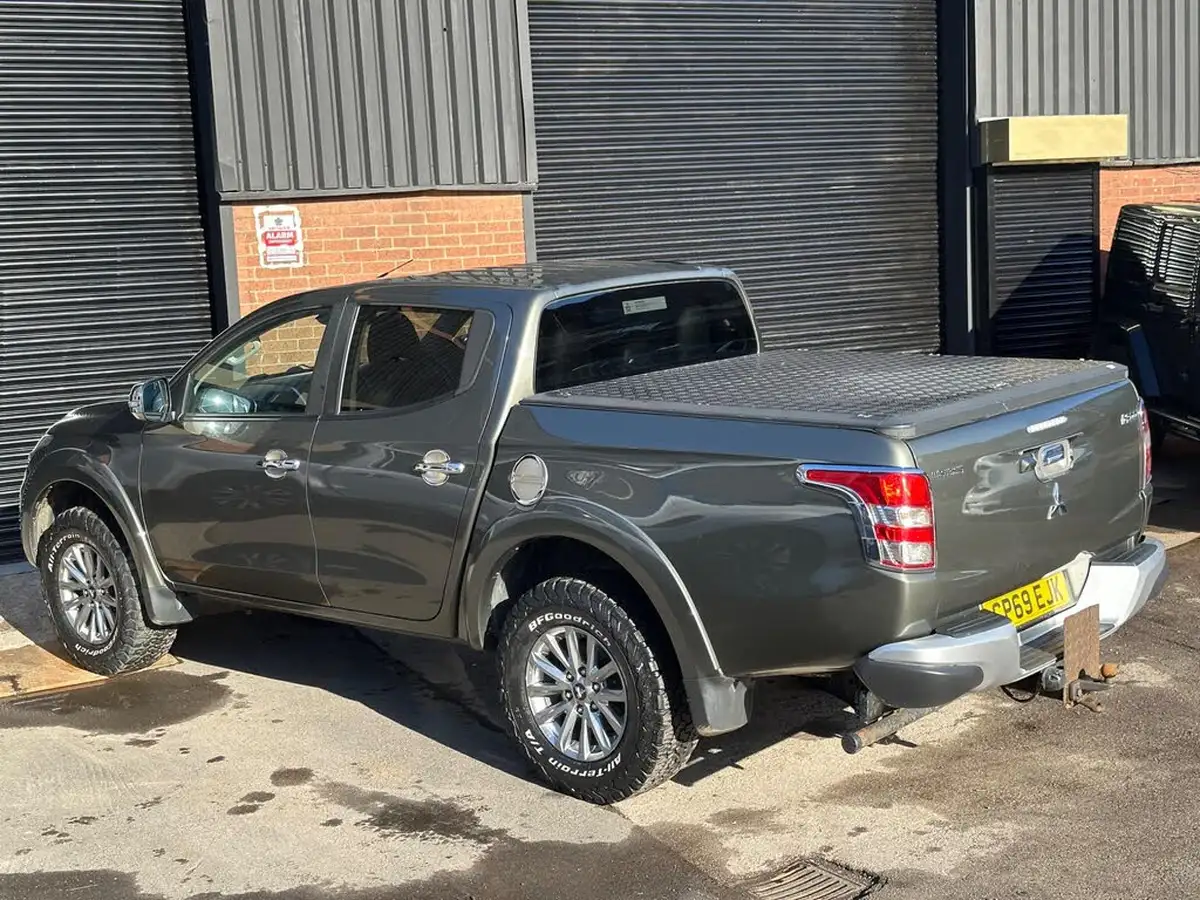 2019-mitsubishi-l200-24di-d-barbarian-eu6-big-32