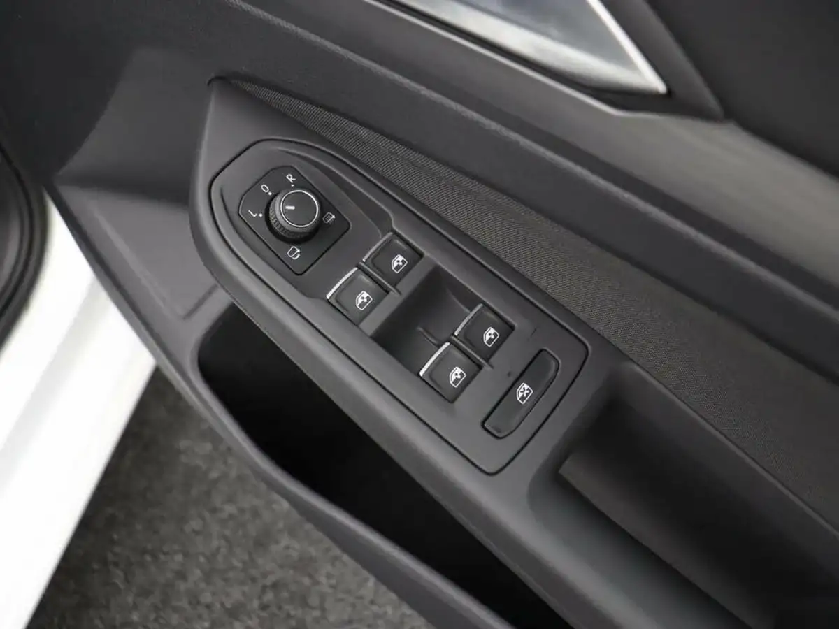 2022-volkswagen-golf-20tdi-style-150ps-estate-dsg-big-27