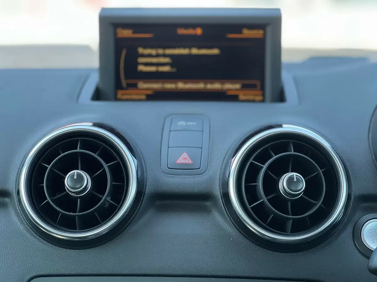 2013-audi-a1-14-122ps-sportback-5d-1390cc-s-tronic-big-12