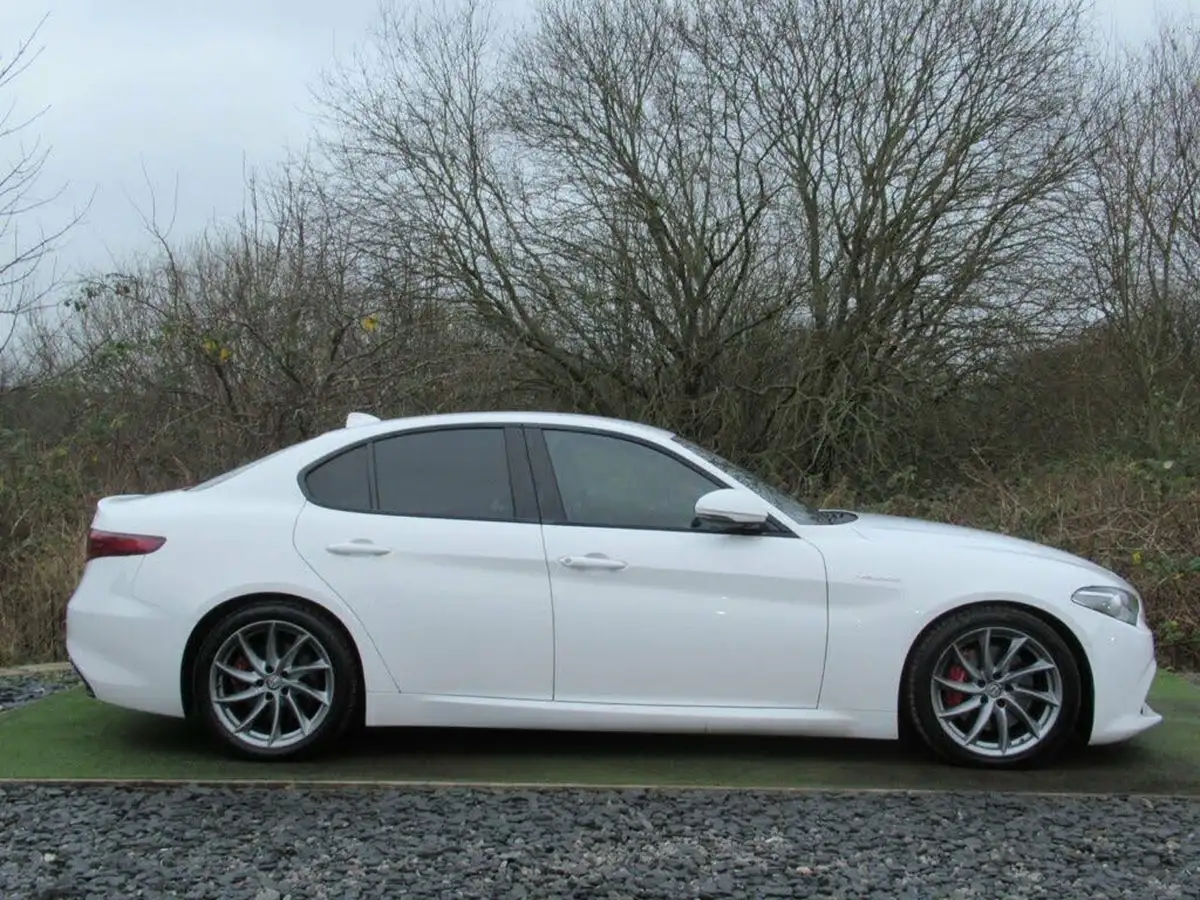 2017-alfa-romeo-giulia-20-veloce-big-38