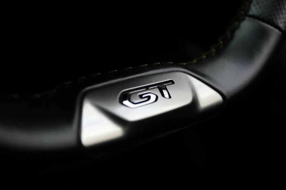 2021-peugeot-2008-suv-12-puretech-gt-big-39