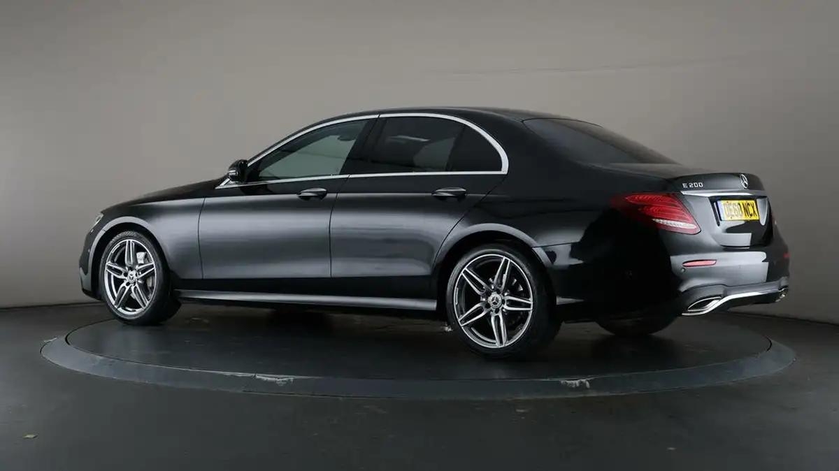 2019-mercedes-benz-e-class-20-e200-amg-line-saloon-4d-big-74