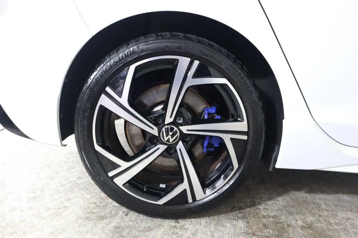 2022-volkswagen-golf-20-tsi-r-320ps-hatchback-big-23