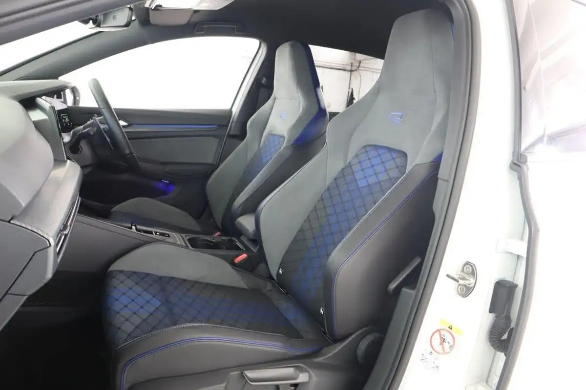2022-volkswagen-golf-20-tsi-r-320ps-hatchback-big-47