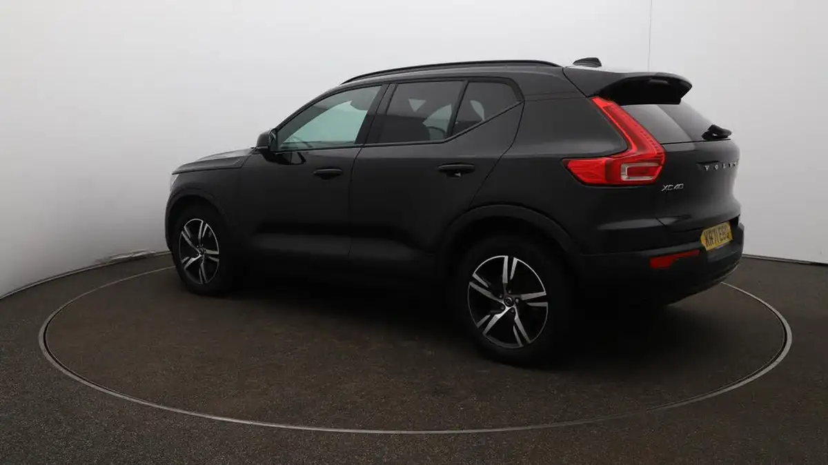 2022-volvo-xc40-20-b4-r-design-big-33