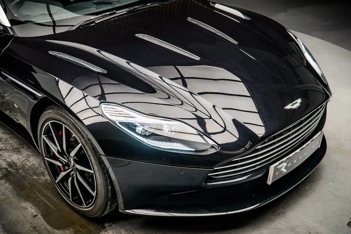 2017-aston-martin-db11-52-v12-launch-edition-big-10