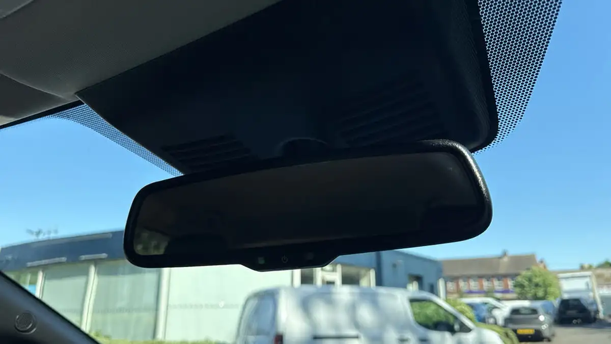 2020-nissan-leaf-e-tekna-big-32