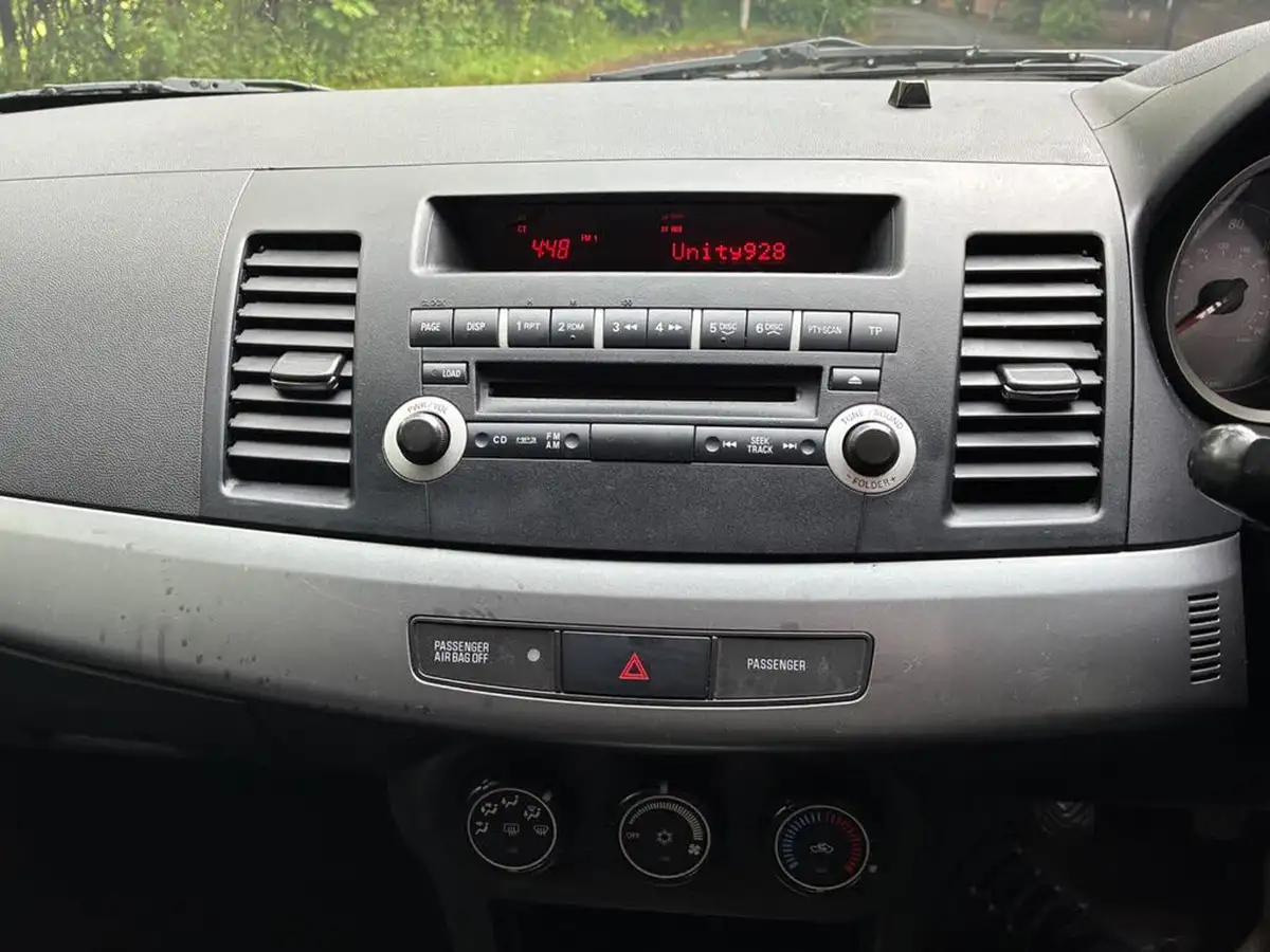 2010-mitsubishi-lancer-20td-gs2-big-8