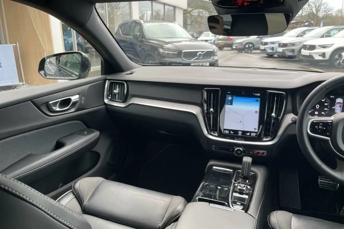 2021-volvo-v60-20-t6-r-design-350bhp-plug-in-hybrid-big-30