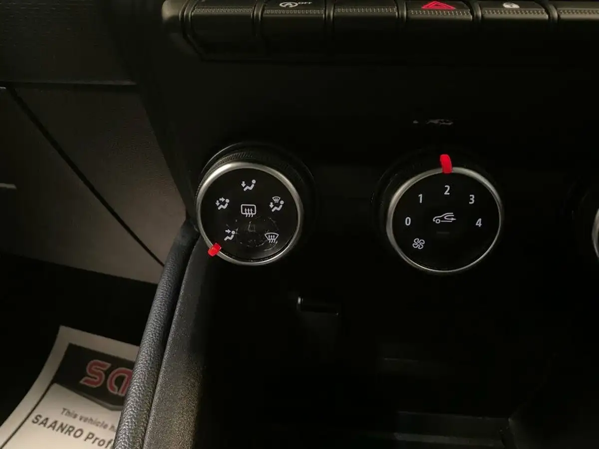 2020-renault-clio-10-sce-play-75bhp-big-43