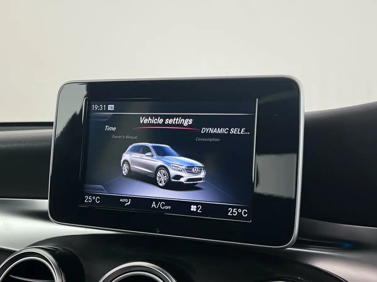 2019-mercedes-benz-glc-class-21d-glc250d-amg-line-premiumss-station-wagon-5d-big-35