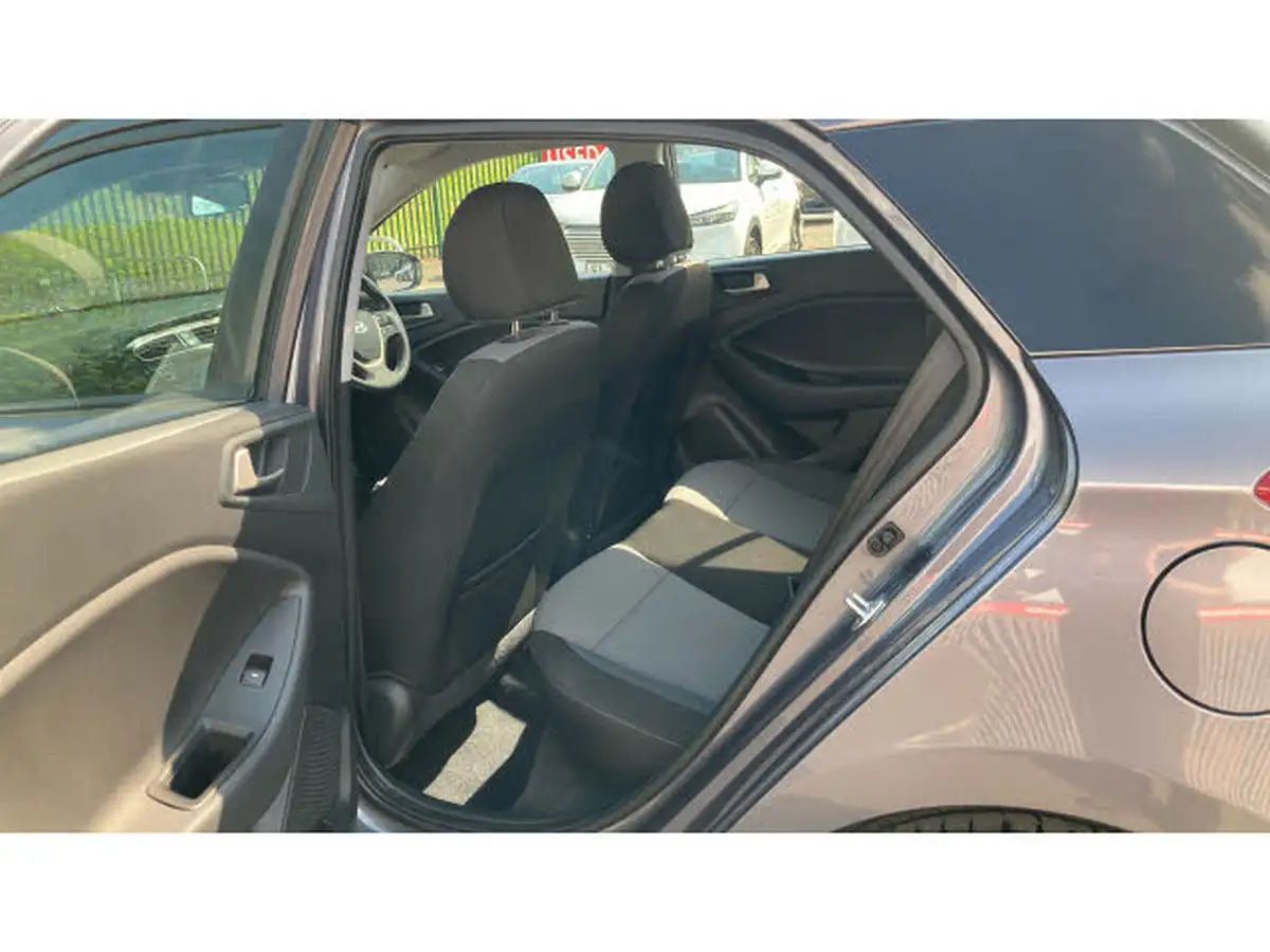 2018-hyundai-i20-12-se-mpi-isg-hatchback-5d-big-15