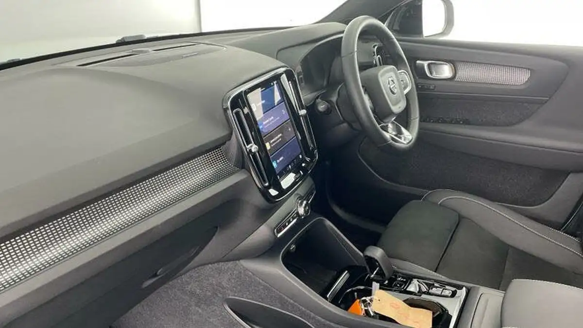 2023-volvo-xc40-20-b4-ultimate-big-1