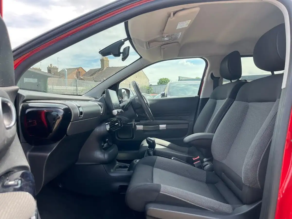 2015-citroen-c4-cactus-16bluehdi-flair-big-14