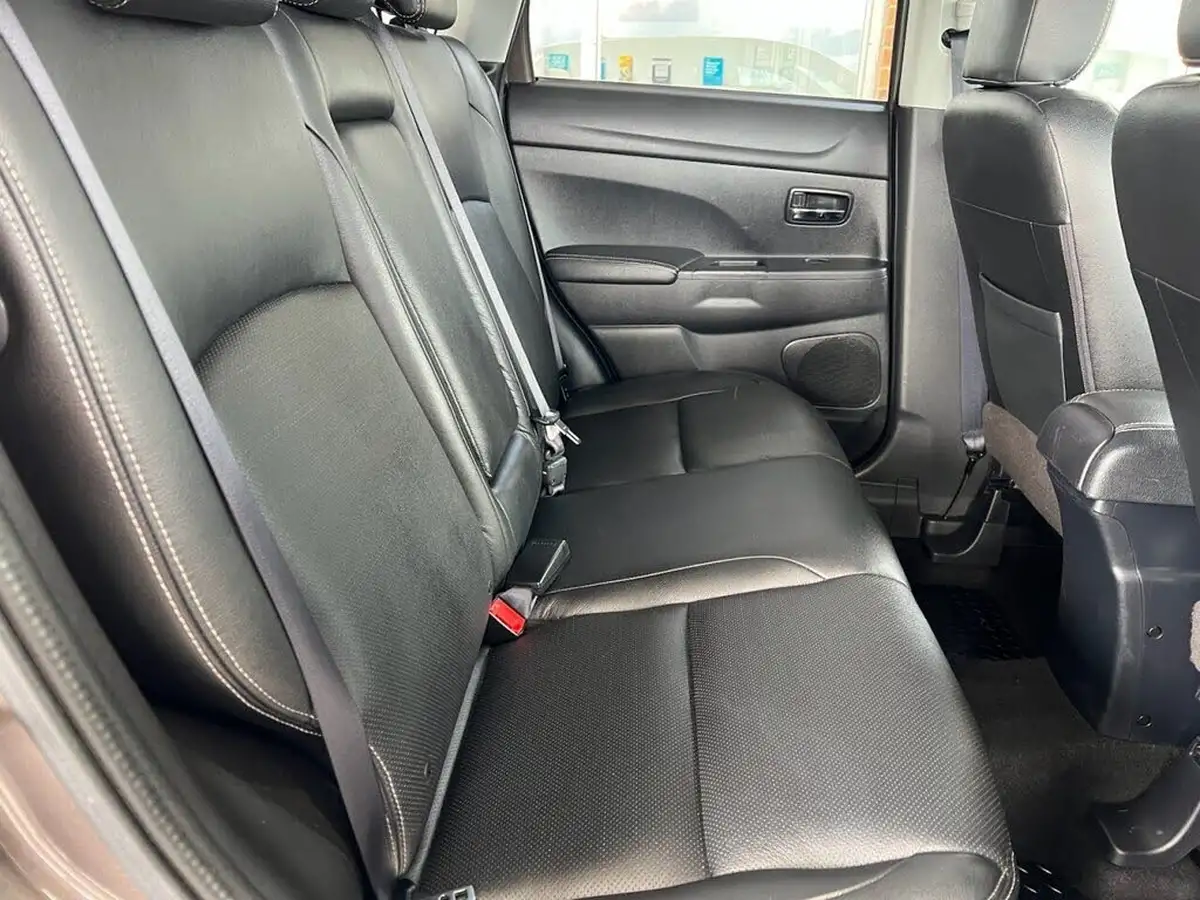 2017-mitsubishi-asx-16d-3-big-14