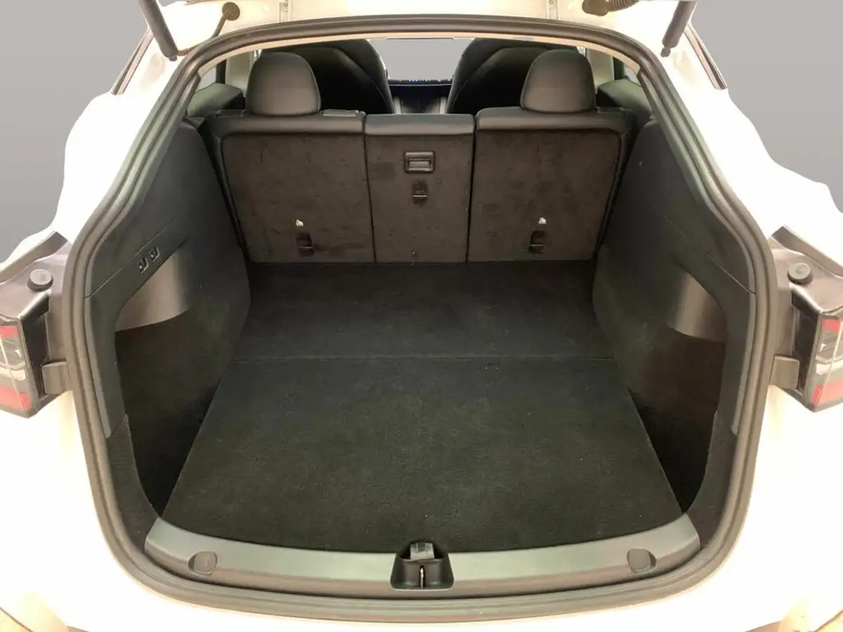 2022-tesla-model-y-e-long-range-big-43