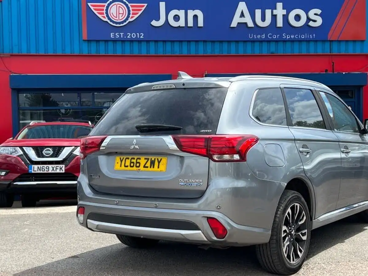 2016-mitsubishi-outlander-20-gx4hs-phev-big-46