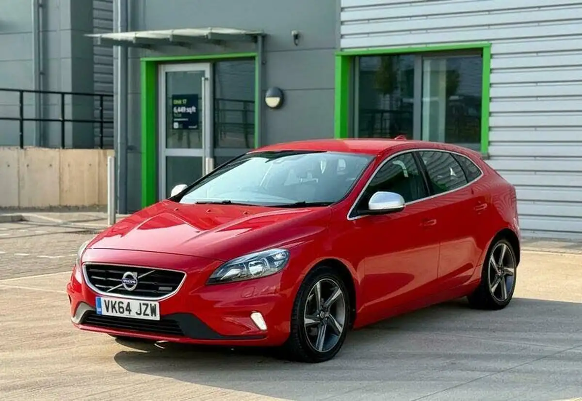 2014-volvo-v40-16td-d2-r-design-nav-big-28
