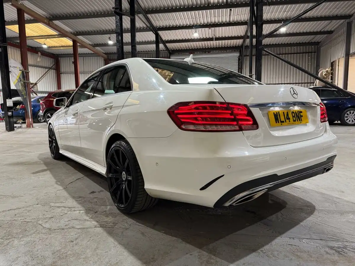2014-mercedes-benz-e-class-21td-e250-cdi-amg-sport-21cdi-saloon-4d-big-11