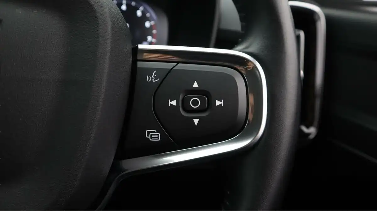 2021-volvo-xc40-15-t3-inscription-161bhp-auto-big-24