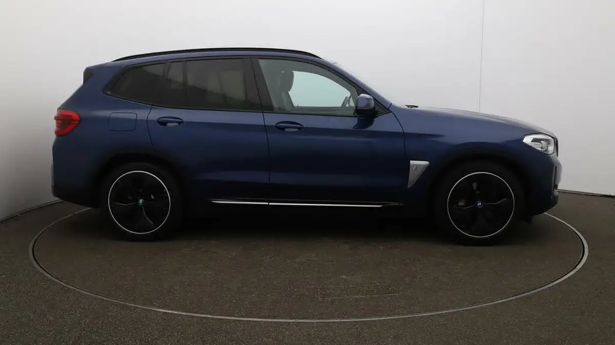 2022-bmw-ix3-e-premier-edition-big-51