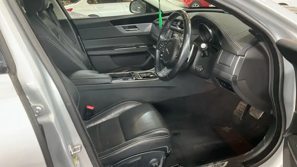 2018-jaguar-xf-20td-r-sport-180ps-awd-sportbrake-5d-1999cc-auto-big-12