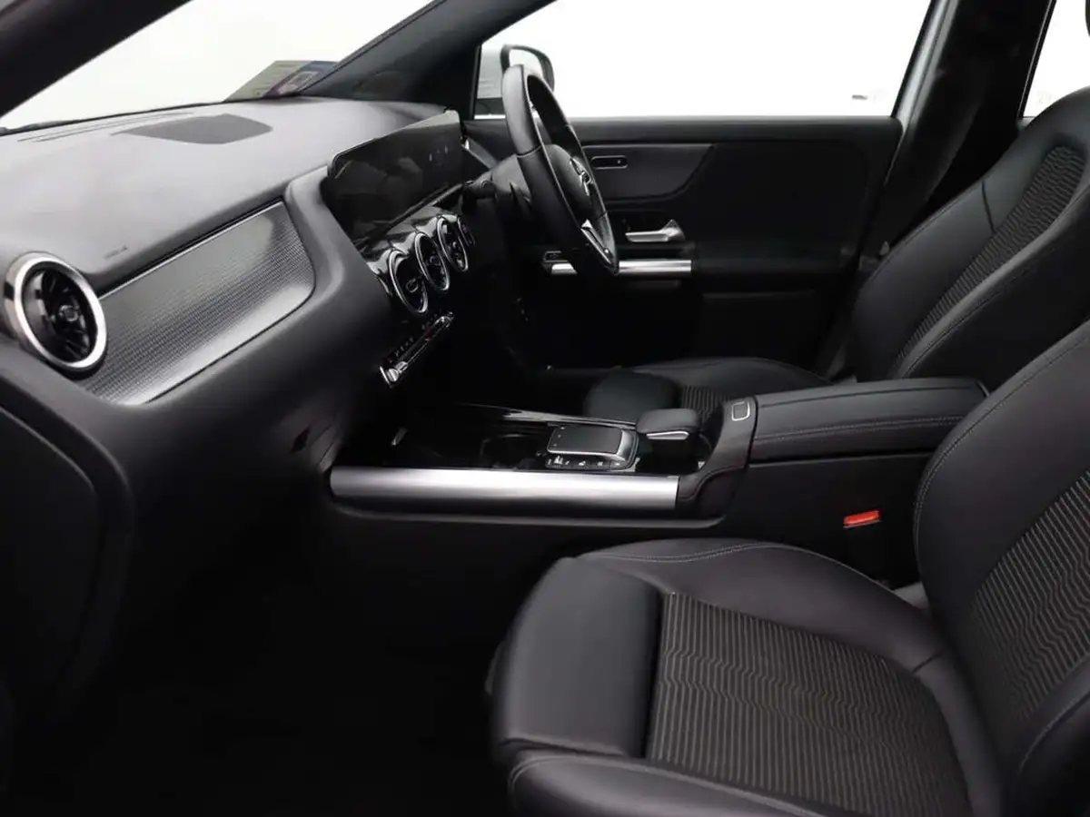 2021-mercedes-benz-gla-class-13-gla-200-sport-executive-big-12
