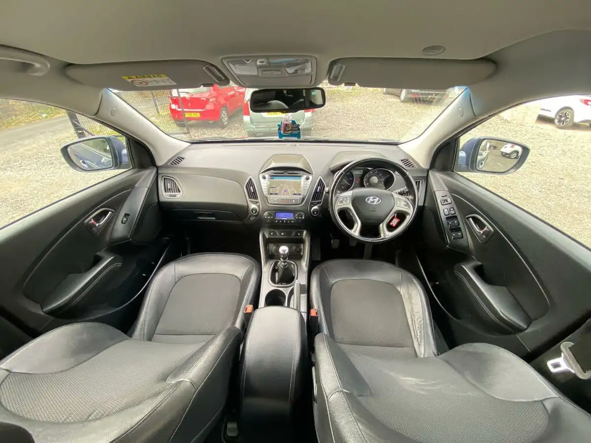 2013-hyundai-ix35-17td-se-nav-big-18