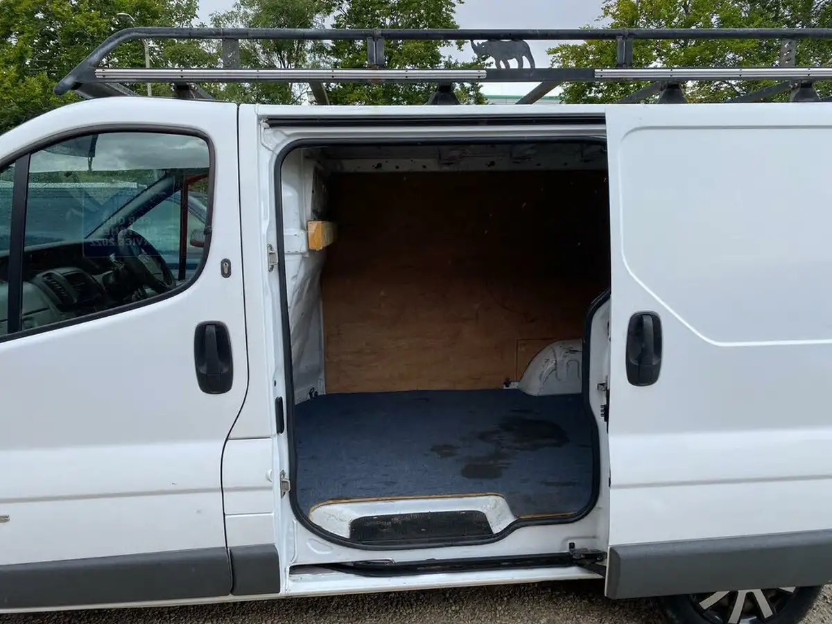 2009-renault-trafic-20td-sl27dci-115-panel-van-big-34