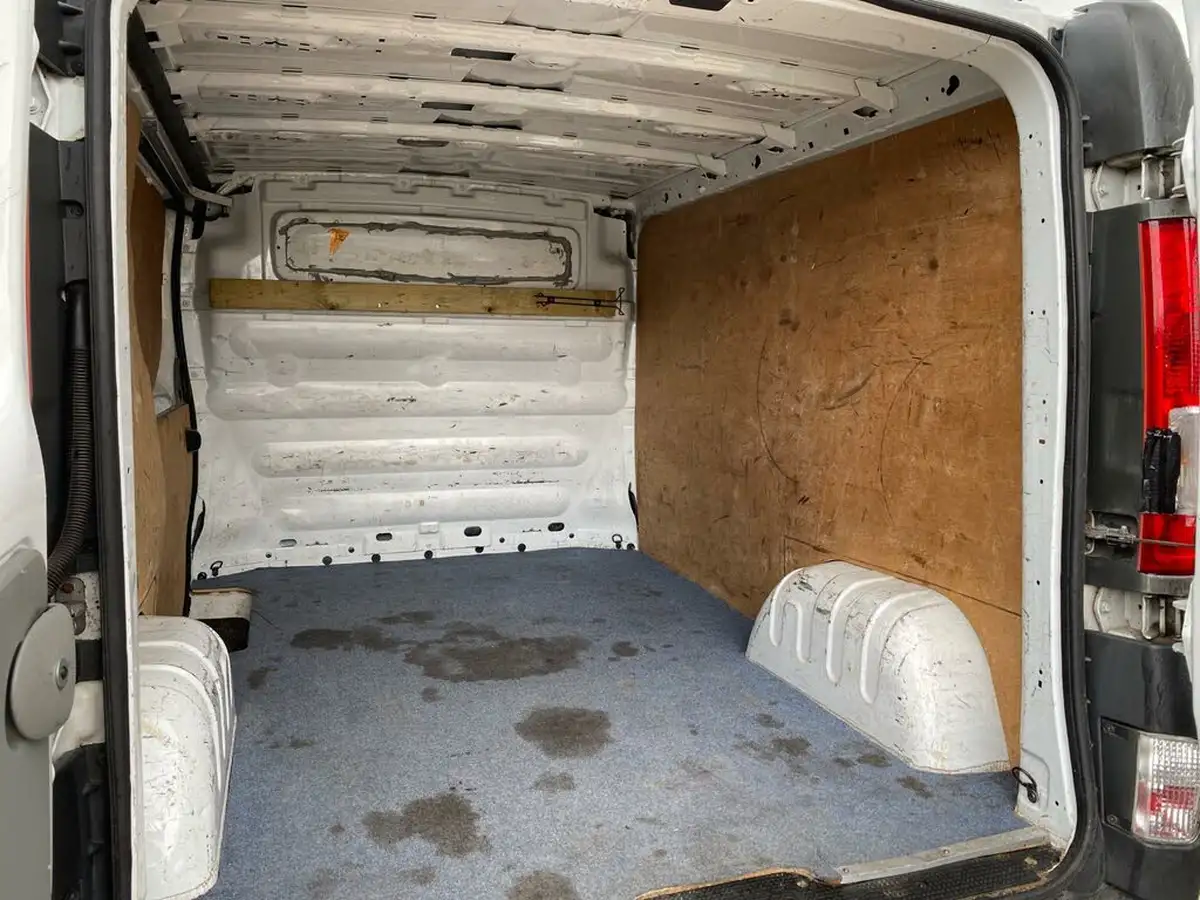 2009-renault-trafic-20td-sl27dci-115-panel-van-big-37