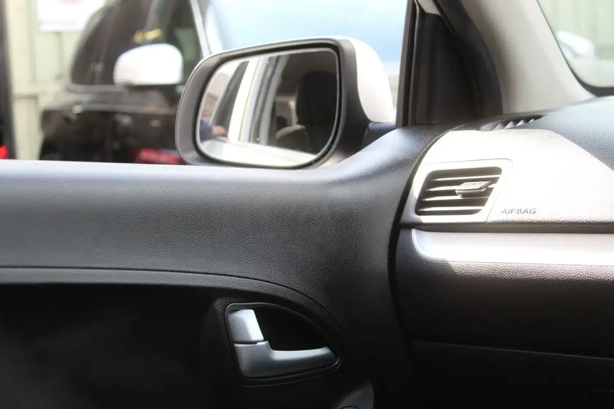 2015-kia-picanto-10-sr7-5d-big-25