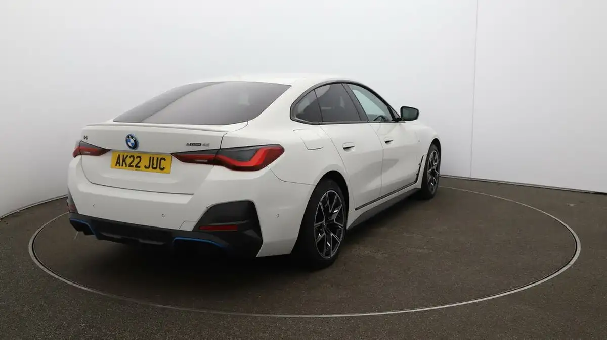 2022-bmw-i4-e-edrive40-m-sport-big-49
