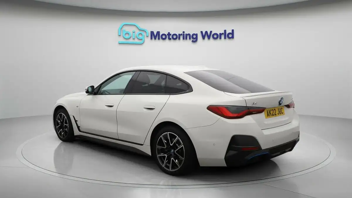 2022-bmw-i4-e-edrive40-m-sport-big-5