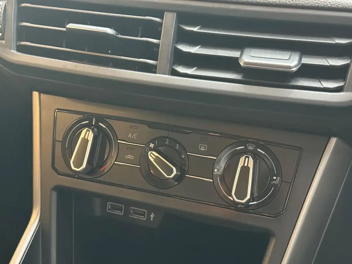2018-volkswagen-polo-10-se-65ps-big-23