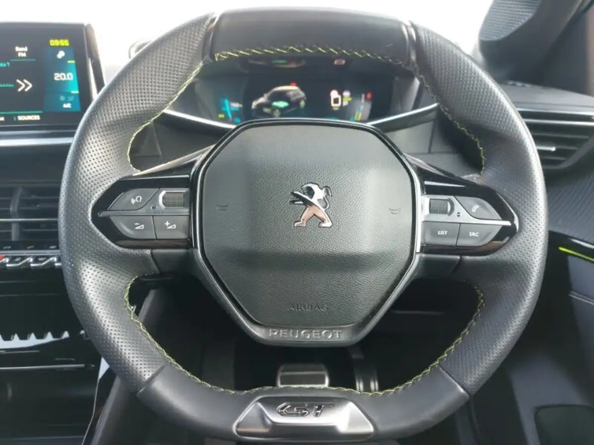 2021-peugeot-208-e-gt-premium-big-2