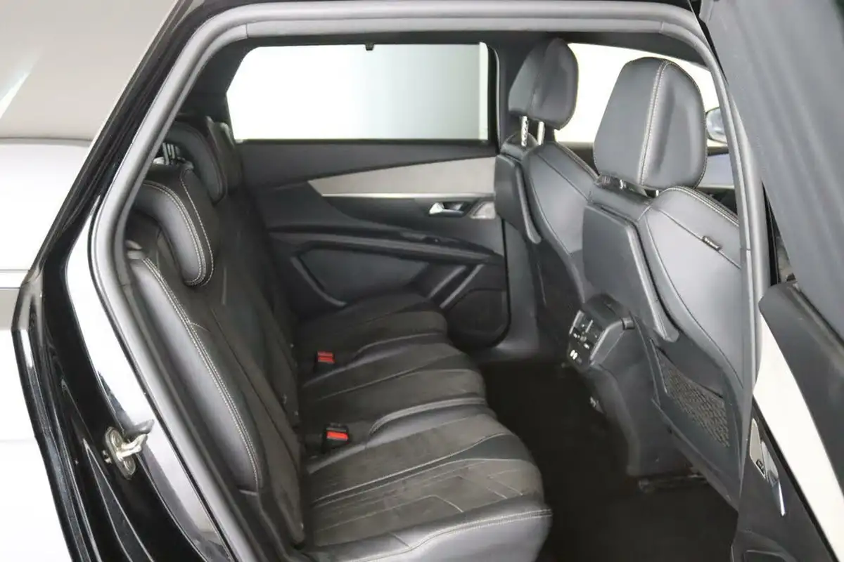 2022-peugeot-5008-suv-12-puretech-gt-premium-big-10