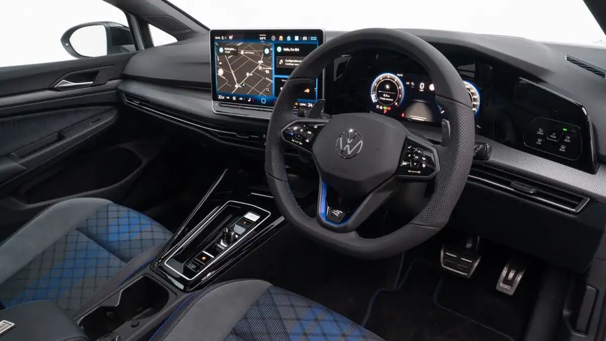 2025-volkswagen-golf-20-tsi-r-black-edition-big-18