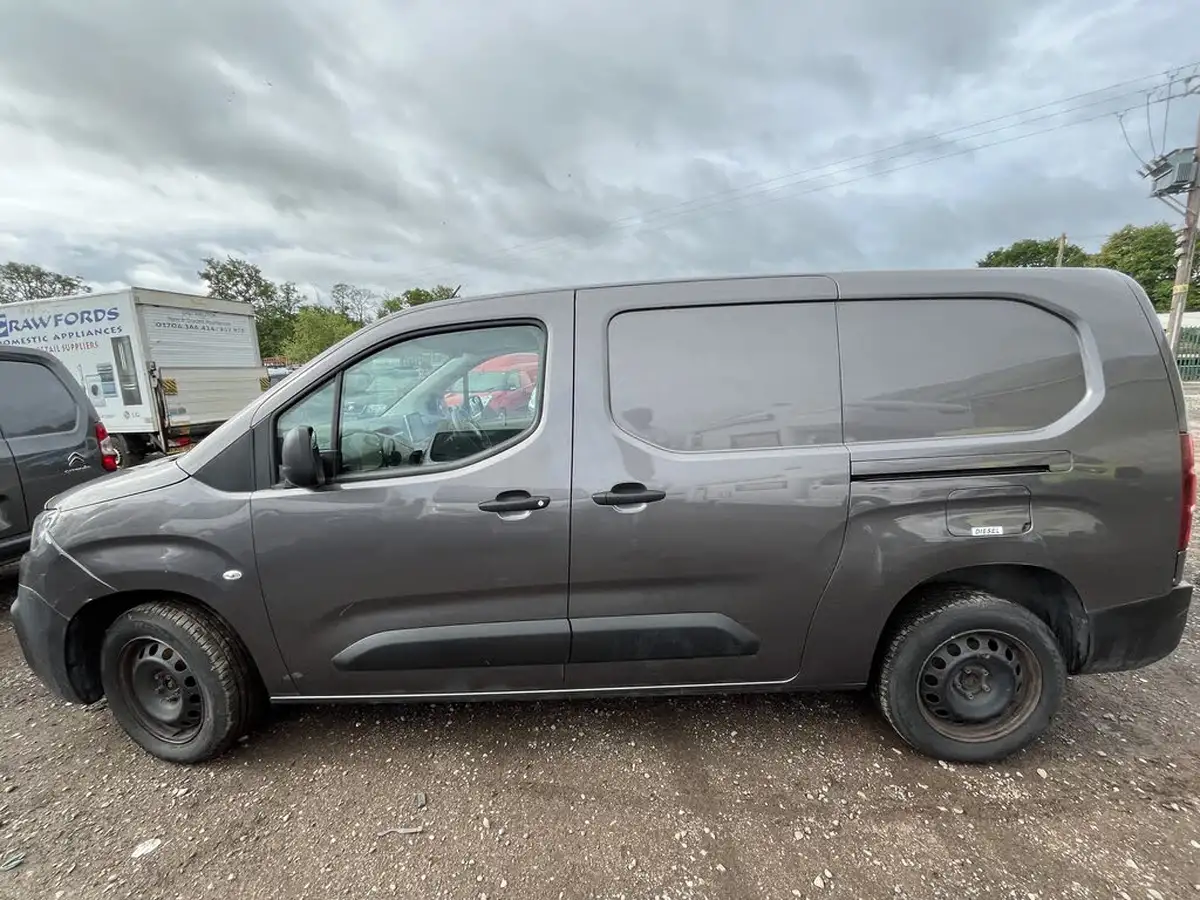 2020-citroen-berlingo-15bluehdi-950-enterprise-100pseu6dt-e-ss-panel-big-8