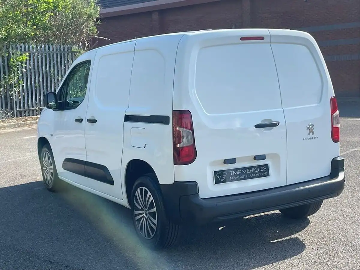 2019-peugeot-partner-16bluehdi-1000-professional-big-8