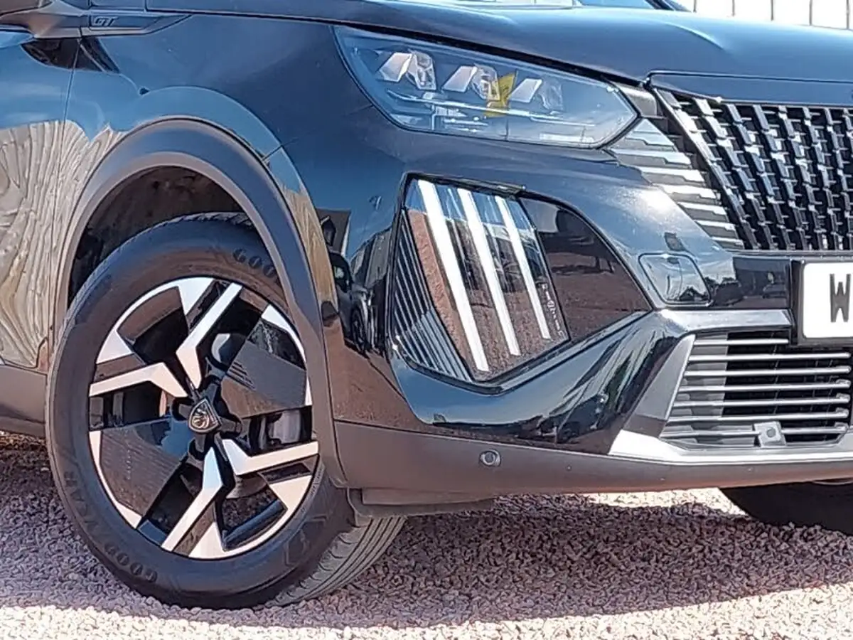 2023-peugeot-2008-suv-big-8