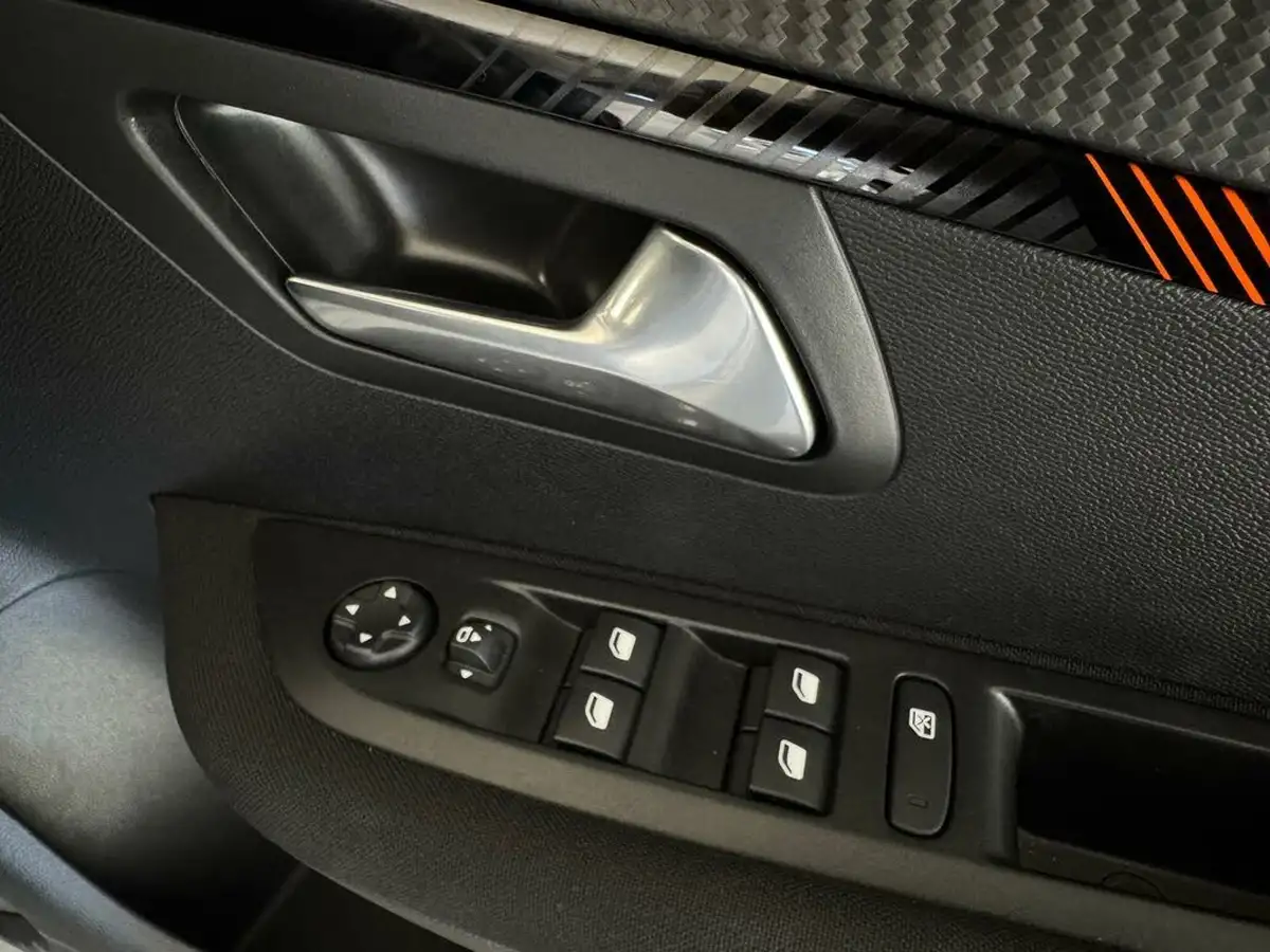 2023-peugeot-208-12-puretech-active-premium-100ps-eat8-big-13