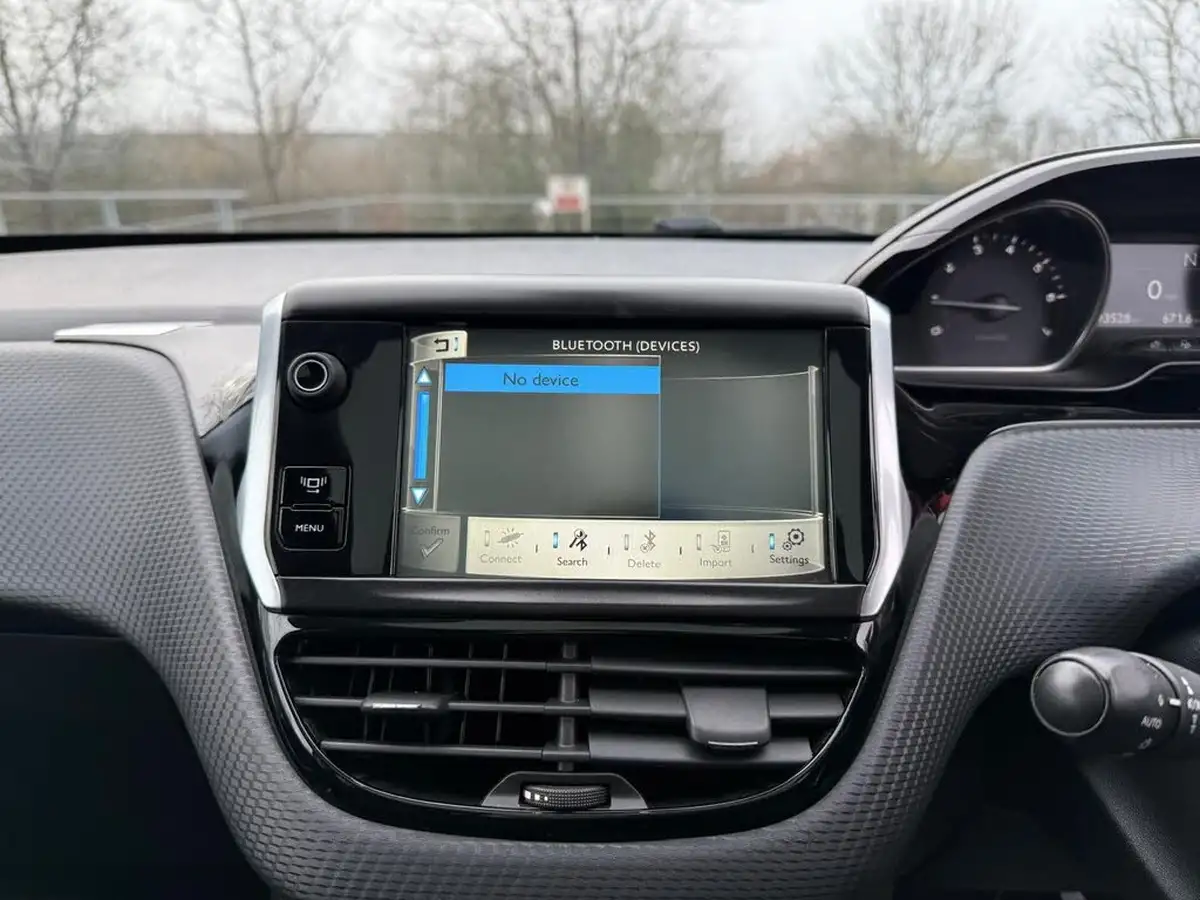 2014-peugeot-2008-crossover-12-e-vti-allure-big-26