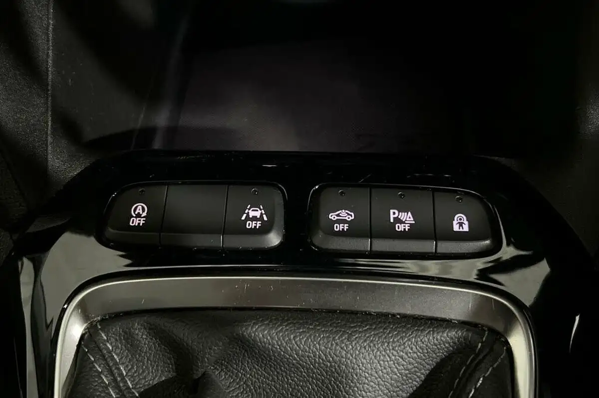 2021-vauxhall-corsa-12-turbo-griffin-edition-big-36