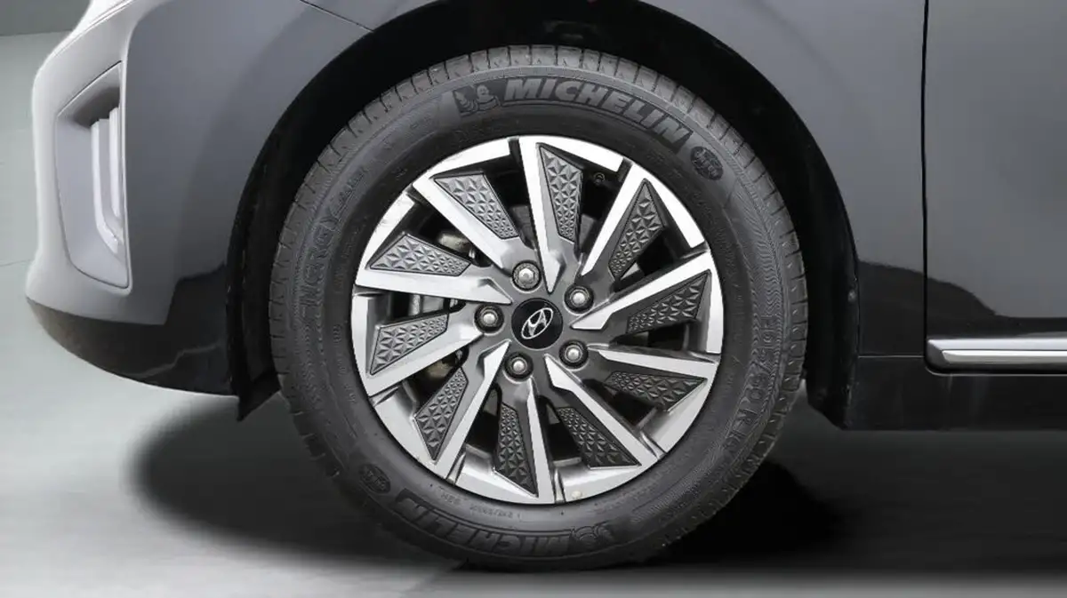 2022-hyundai-ioniq-e-premium-electric-big-18