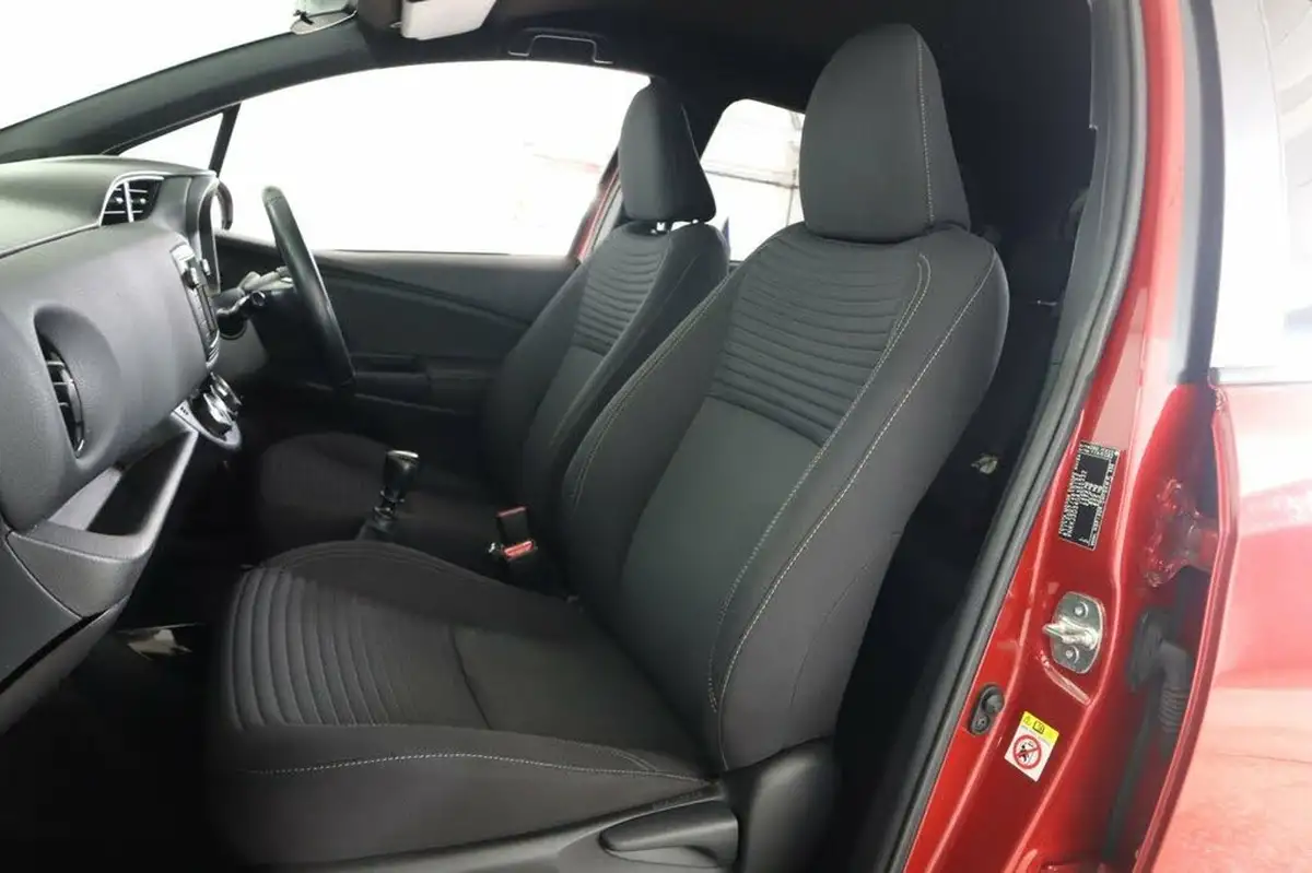2016-toyota-yaris-133-design-big-35