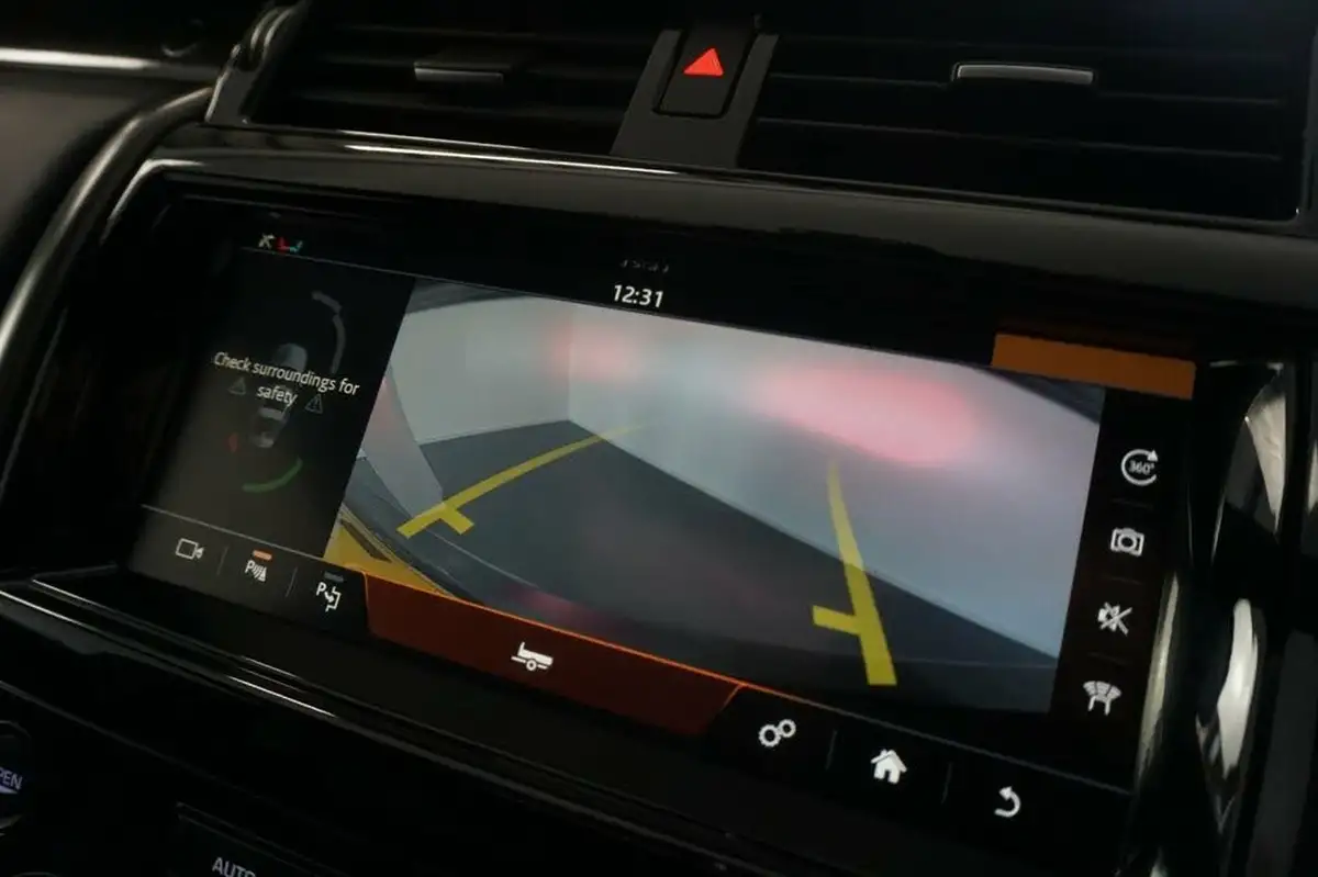 2020-land-rover-discovery-30-sd6-hse-luxury-big-38